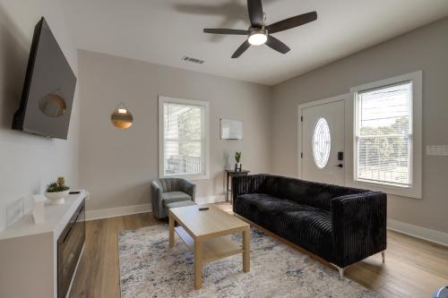 College Park Apartment | Pet-Friendly ATL Hub - 9 Mi to Downtown
