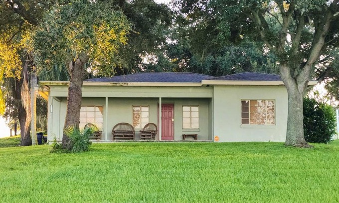 Auburndale House | Pet-Friendly Auburndale House with Lake Views!