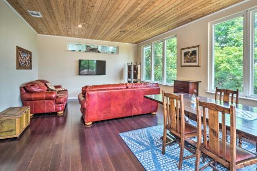Apache Shores House | Pet-Friendly Austin Home with Deck, Yard, and Views!
