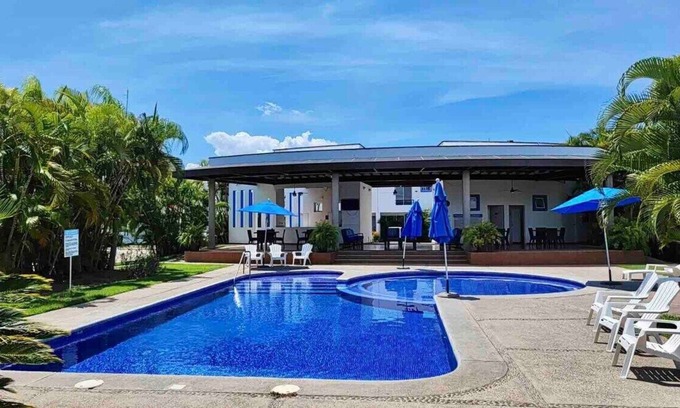 Valle Dorado Apartment | Pet-friendly | BBQ | Pool | 10min awat from beach