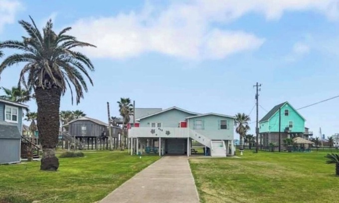 Surfside Beach House | Pet-Friendly Beach House w/Yard, Games, Screened Porch & Walk to Beach!
