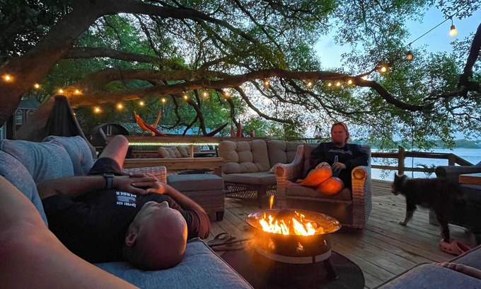 Thomas Drive House | Pet friendly, beautiful lakefront property that sleeps up to 15 people