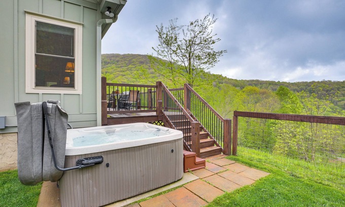 Todd Cabin | Pet-Friendly Boone Cabin w/Mtn Views & Hot Tub!