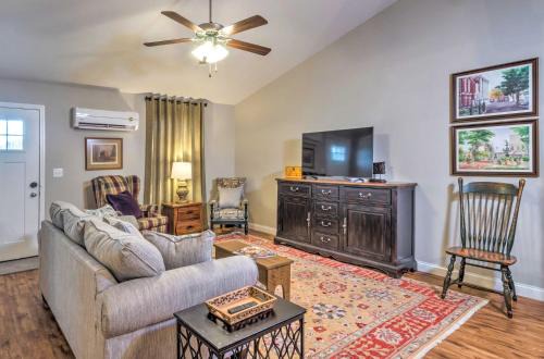 Brownsville Apartment | Pet-Friendly Brownsville Retreat with Porch!