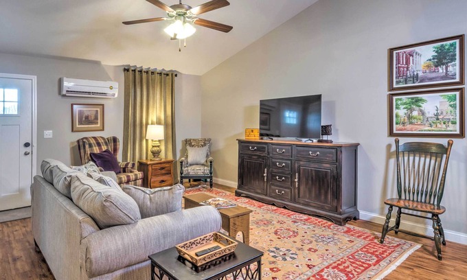 Brownsville Apartment | Pet-Friendly Brownsville Retreat w/Porch!