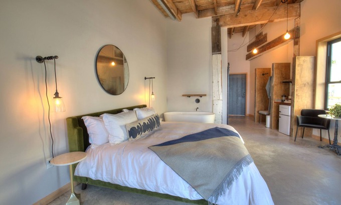 Astoria House | Pet-friendly, Buoy Suite at Bowline Hotel