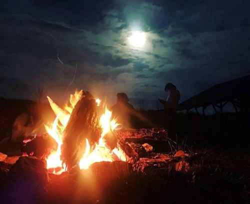 Hartsburg House | Pet-Friendly Cabin for Romantic, Off-the-Grid Glamping Escapes in Missouri