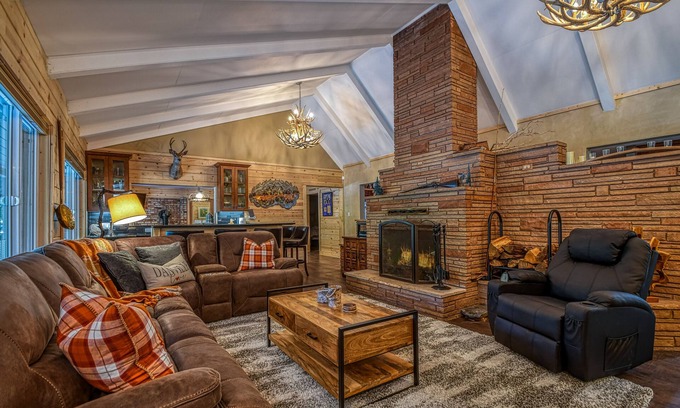 Camp Connell Cabin | PET FRIENDLY CABIN IN CAMP CONNELL, IMPRESSIVE GAME ROOM AND MORE!