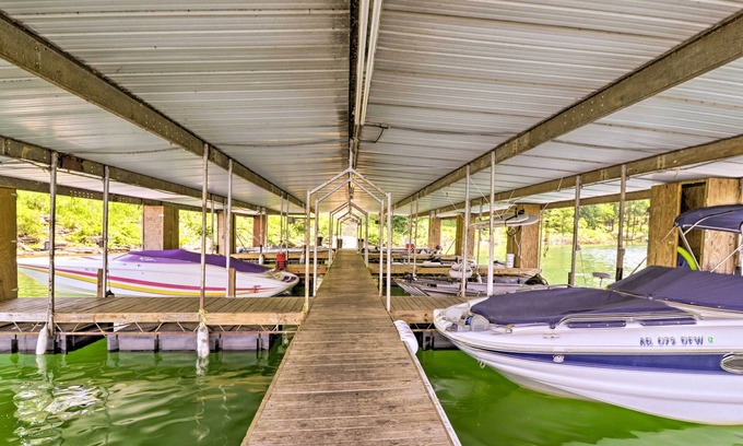 Greers Ferry Cabin | Pet-Friendly Cabin with Designated Boat Slip!