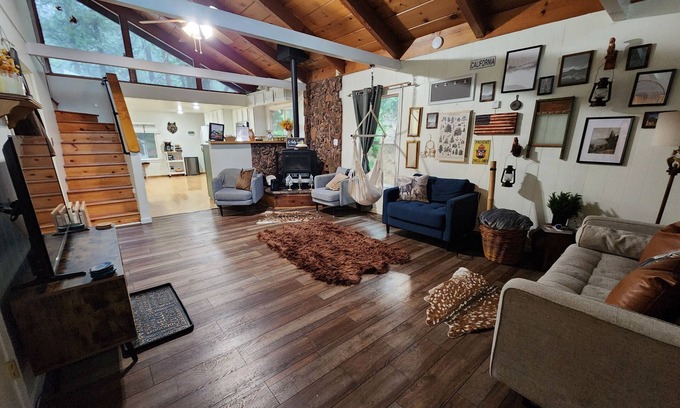 Twain Harte Cabin | Pet Friendly Cabin - Sleeps 14-Movie/Rec Rm. Lake Pincecrest Lake/Deck/Yard