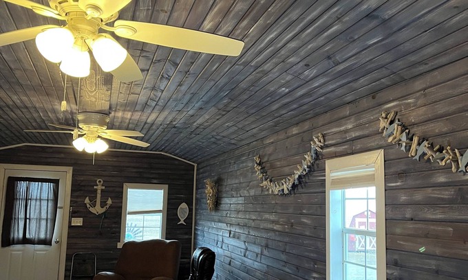 Russell County Cabin | Pet friendly cabin w/ bathroom, WiFi and Heat/AC in ART town Lucas. Lake nearby.