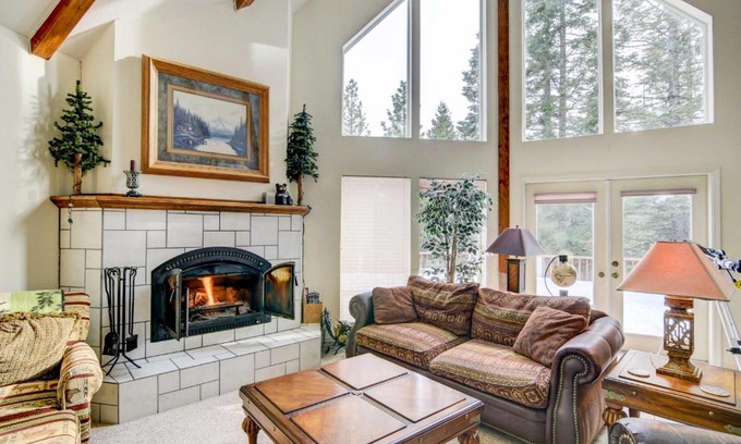 Lake Almanor West House | Pet-Friendly California Cabin with Beach Access