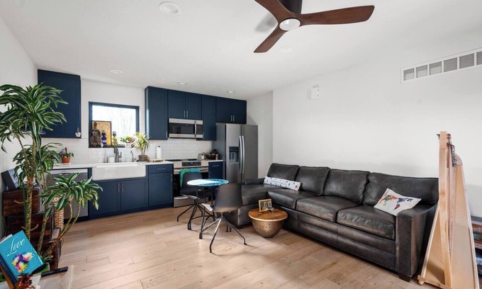 Kennedy King House | Pet-Friendly Carriage House Close to Downtown