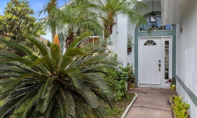 Chuluota House | Pet Friendly!✰ Charming home with big patio!