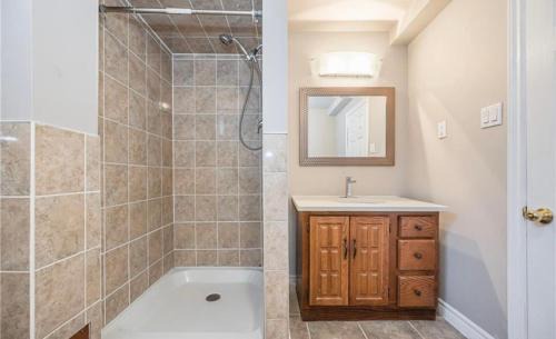 Rosemount House | Pet Friendly Cheap Kitchener-WLU Airport Stay Best Location