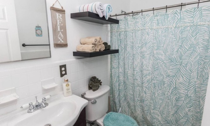 Panama City Apartment | Pet Friendly Cheerful home on Emerald Coast