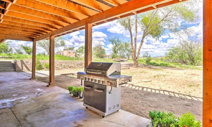 Chino Valley House | Pet-Friendly Chino Valley Cabin with Game Room!