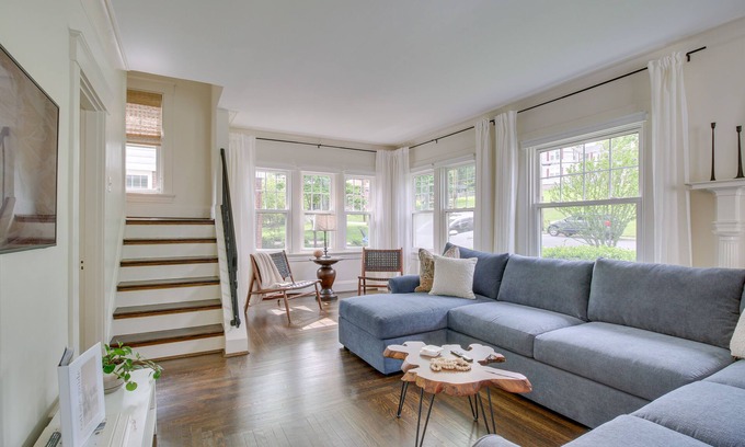 Roselawn Finance Cottage | Pet-Friendly Cincinnati Retreat w/Hot Tub
