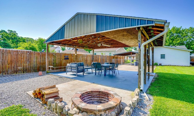 Clarksville House | Pet-Friendly Clarksville Home w/Central A/C