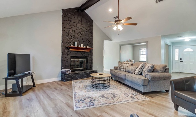 Gulfport House | Pet Friendly + Close to Casinos + Ample Parking