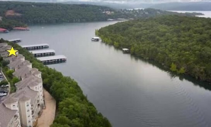 Kimberling City Condo | Pet-Friendly Cozy Lake Getaway – Relaxing 2BR Retreat Near Branson Fun
