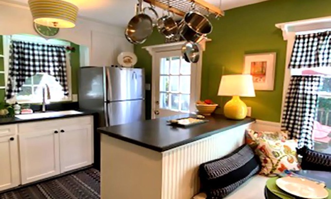 Kings Terrace House | Pet friendly Cottage with fenced yard!