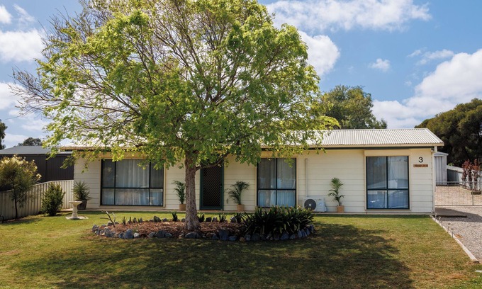 Normanville House | Pet Friendly Coastal Village Getaway - perfect for couples or small families