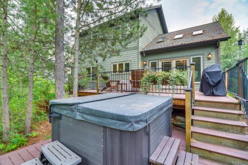 Columbia Falls House | Pet-Friendly Columbia Falls Home with Gas Grill!