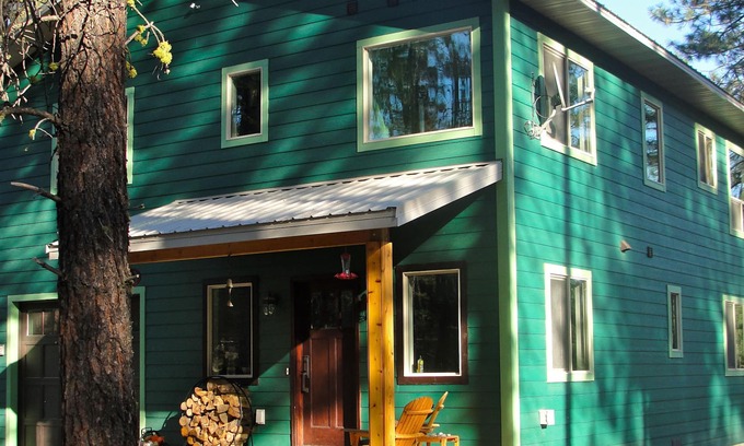 Colville House | Pet-Friendly Columbia River Woodland Paradise