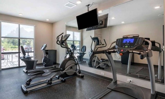 Sparks Hotel | Pet-Friendly Comfort at Spacious Modern Sparks Suite