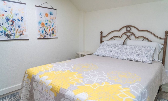DeLand Apartment | Pet Friendly Comfortable Apartment in Historic Deland