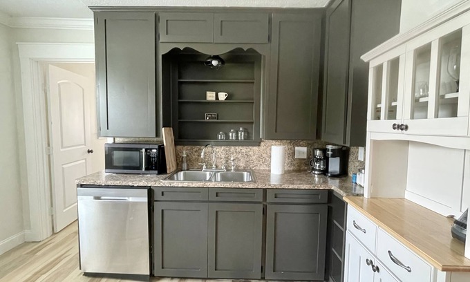 Port Neches House | Pet Friendly, Comfy Home W/ Large Yard, Cute Patio + Washer & Dryer. 2 bd 2 bath