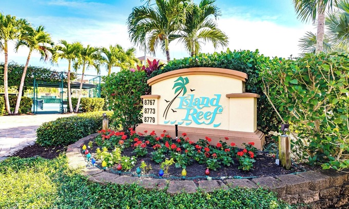 Siesta Key Condo | Pet-friendly condo a short walk from private beach & fishing dock on bay