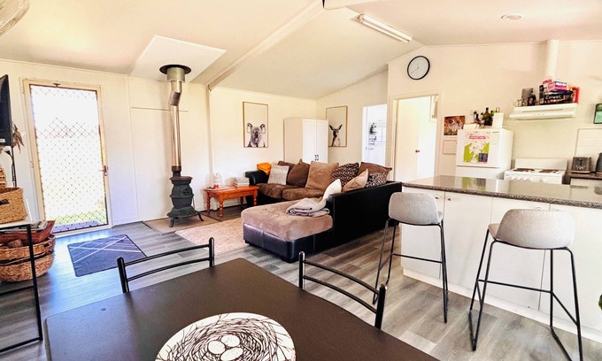 Warrenbayne Cottage | PET FRIENDLY COSY COTTAGE nFarm Stay near Benalla