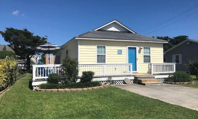 Atlantic Beach House | Pet friendly cottage steps from the beach