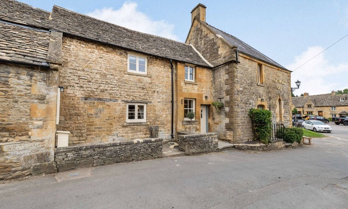 Guiting Power Cottage | Pet friendly Cotswold holiday accommodation with two bedrooms - The Cotswold Lady