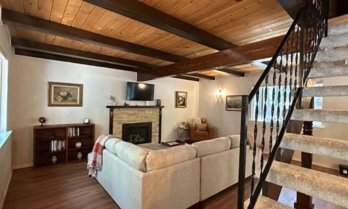 Nevada City House | Pet-friendly cottage mins from Nevada City - Fiber Internet, fireplace & pit