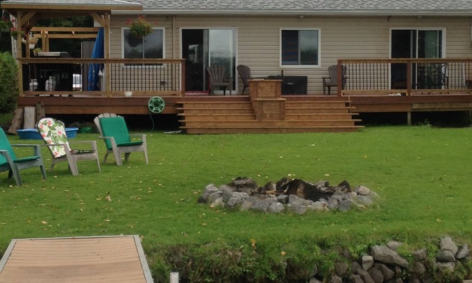 North Grenville Cottage | Pet friendly Cottage on World Heritage Rideau River