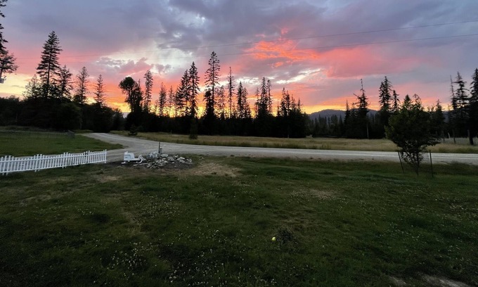 Sagle House | Pet Friendly Country Home for the Holidays!