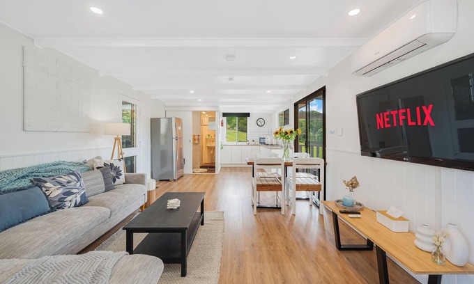 Woombye Cabin | Pet friendly cozy cabin on acreage