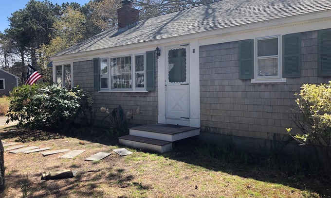 West Dennis House | Pet friendly, Cozy Cape Cottage