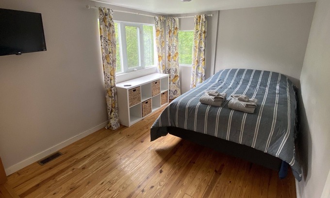 Ligonier Cabin | Pet Friendly Creekside Cabin at Darlington