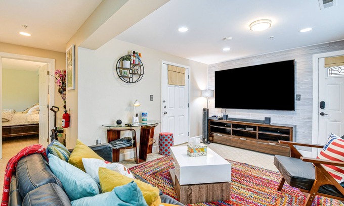 Colesville Condo | Pet-Friendly DC Area Condo w/Yard!
