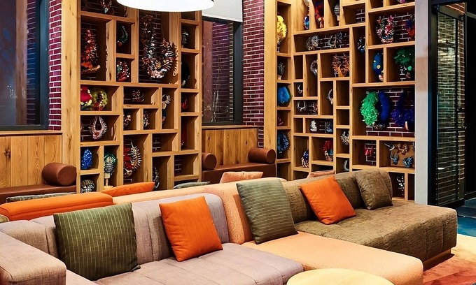 Washington Heights Hotel | Pet-Friendly Deluxe Queen Rooms at Radio Hotel, Minutes to Fort Tryon Park!