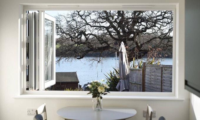 Fareham House | Pet friendly direct water access 3bed sleeps 6
