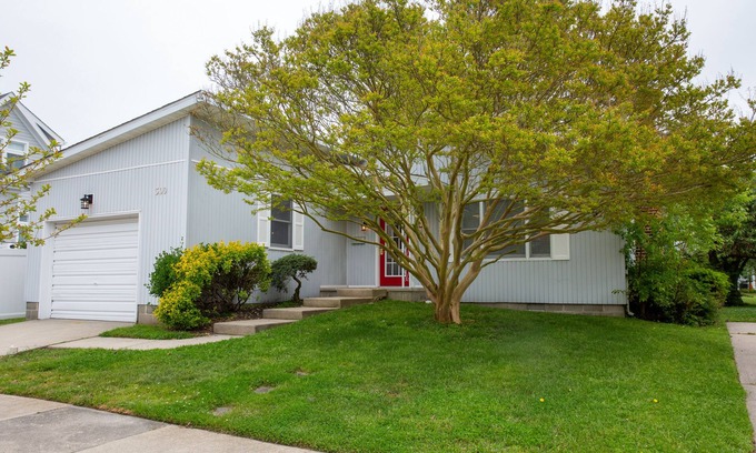 Country Club Estates House | Pet Friendly Downtown Rehoboth Beach Ranch Style Home