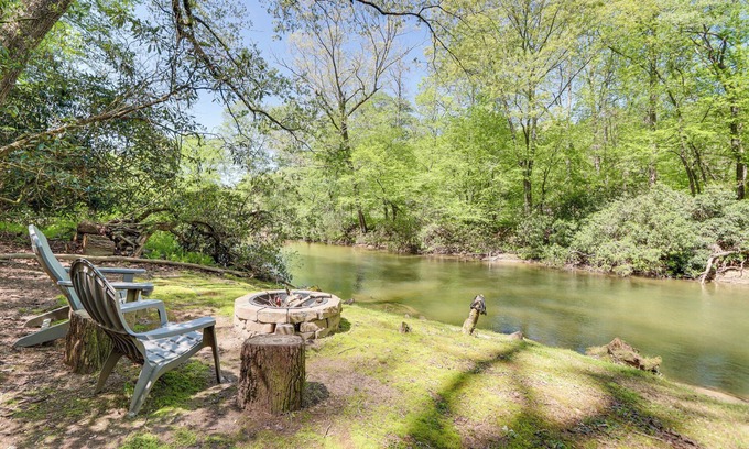 Ellijay House | Pet-Friendly Ellijay Vacation Rental w/Hot Tub!