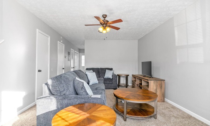Clarksville House | Pet friendly, Exit 1- Monthly discount