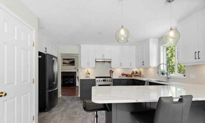 Shawnigan Lake House | Pet Friendly Family Home in Shawnigan Lake
