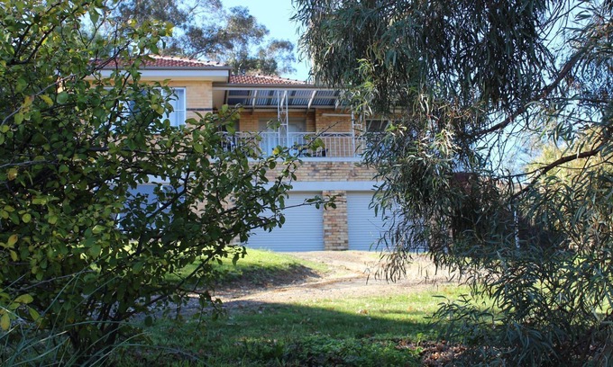 Castlemaine House | Pet friendly family home with great views.